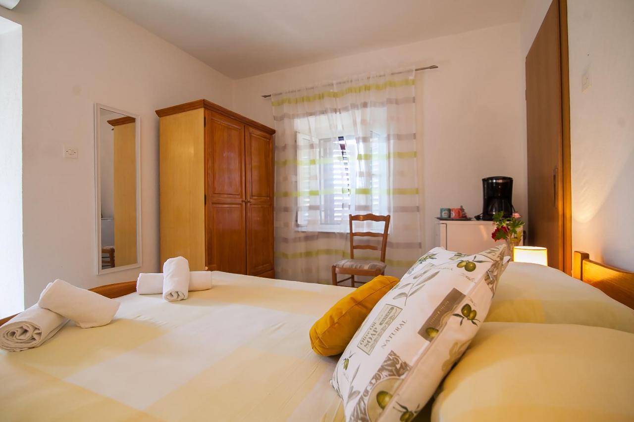 Old Town Accommodation Bol Exterior foto