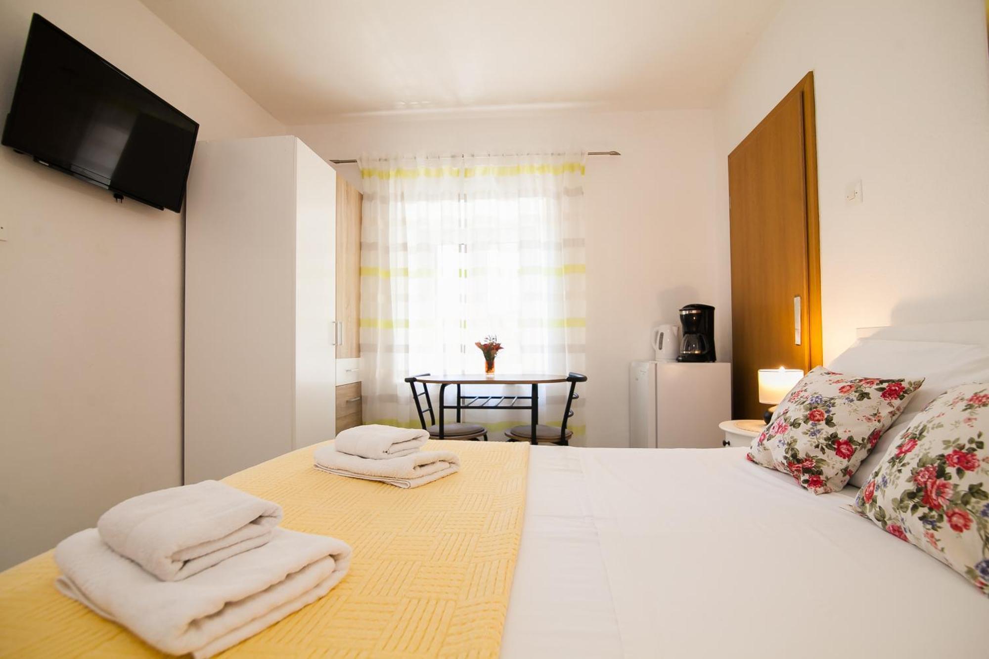 Old Town Accommodation Bol Exterior foto