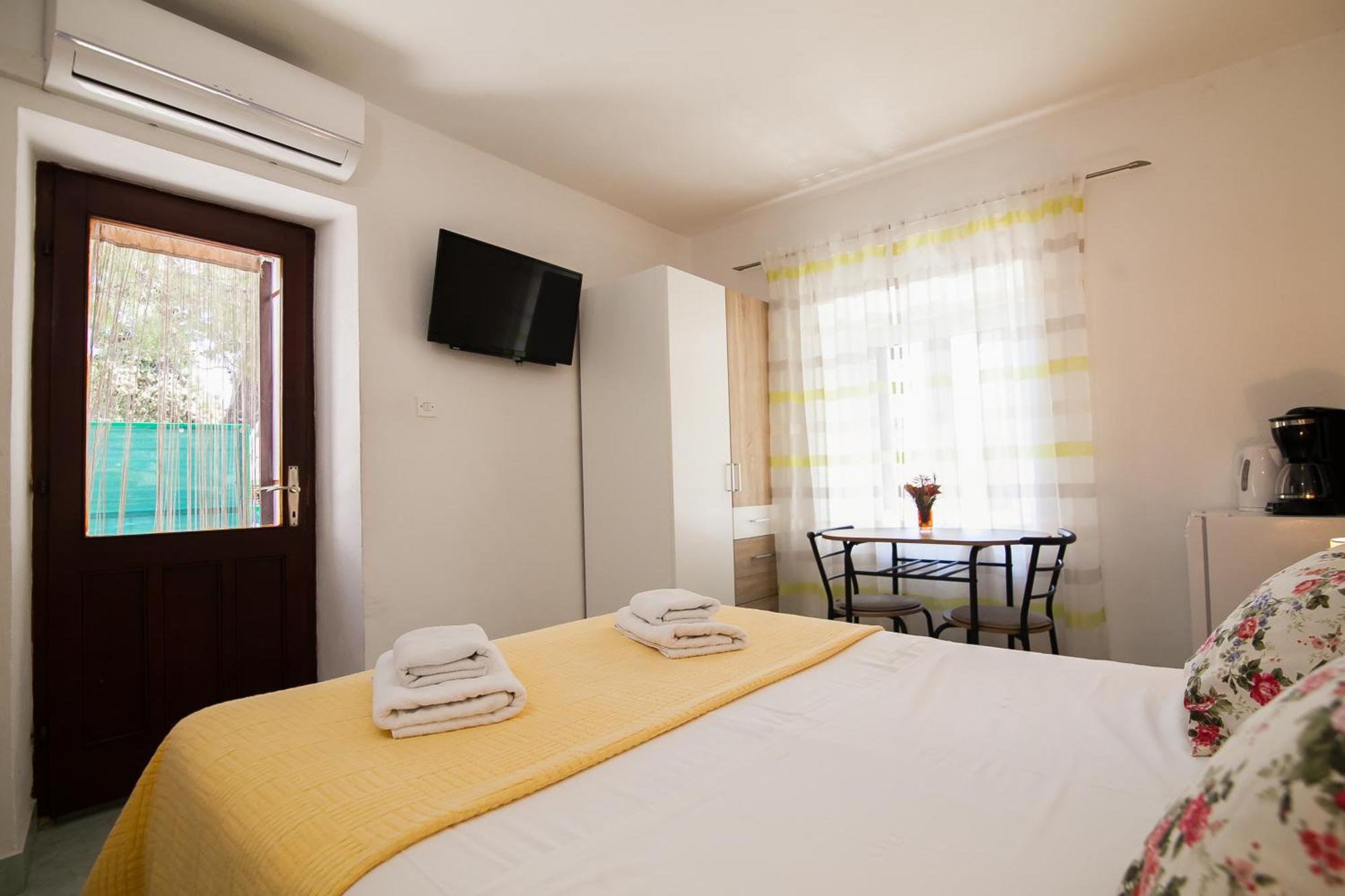 Old Town Accommodation Bol Exterior foto